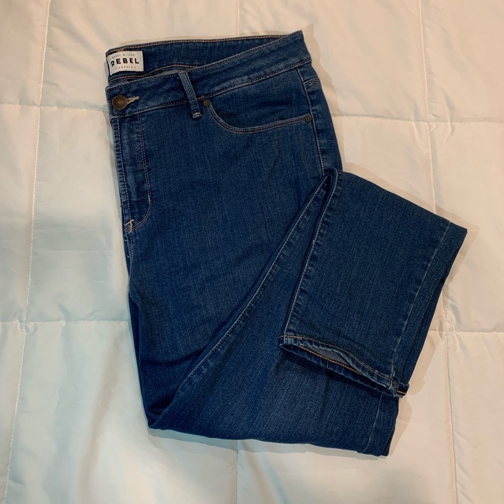 Skinny blue jeans